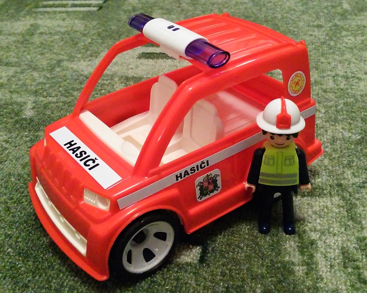 Hasičské auto s hasičem IGRÁČEK