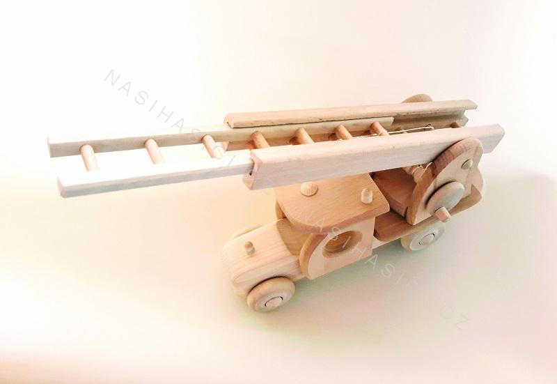 Dřevěné hasičské auto